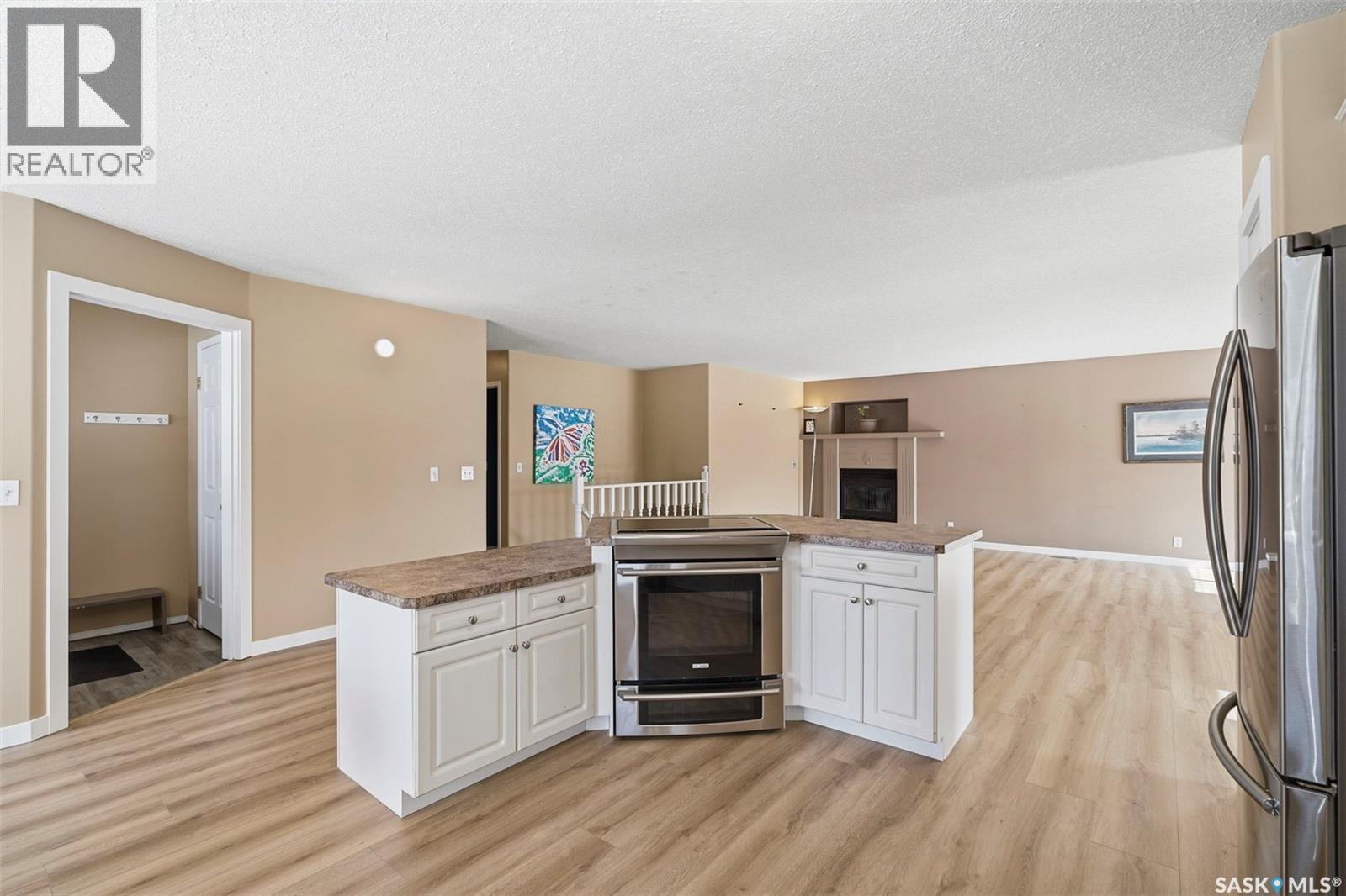 126 Hall Crescent, Saskatoon, SK - Indoor Photo Showing Kitchen