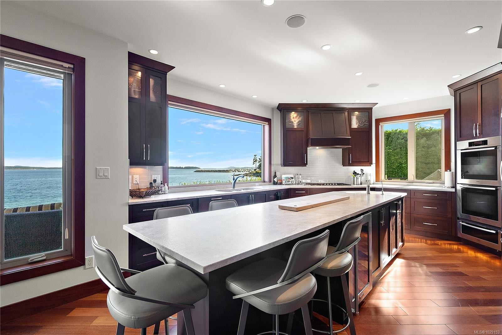 10206 Surfside Pl, Sidney, BC