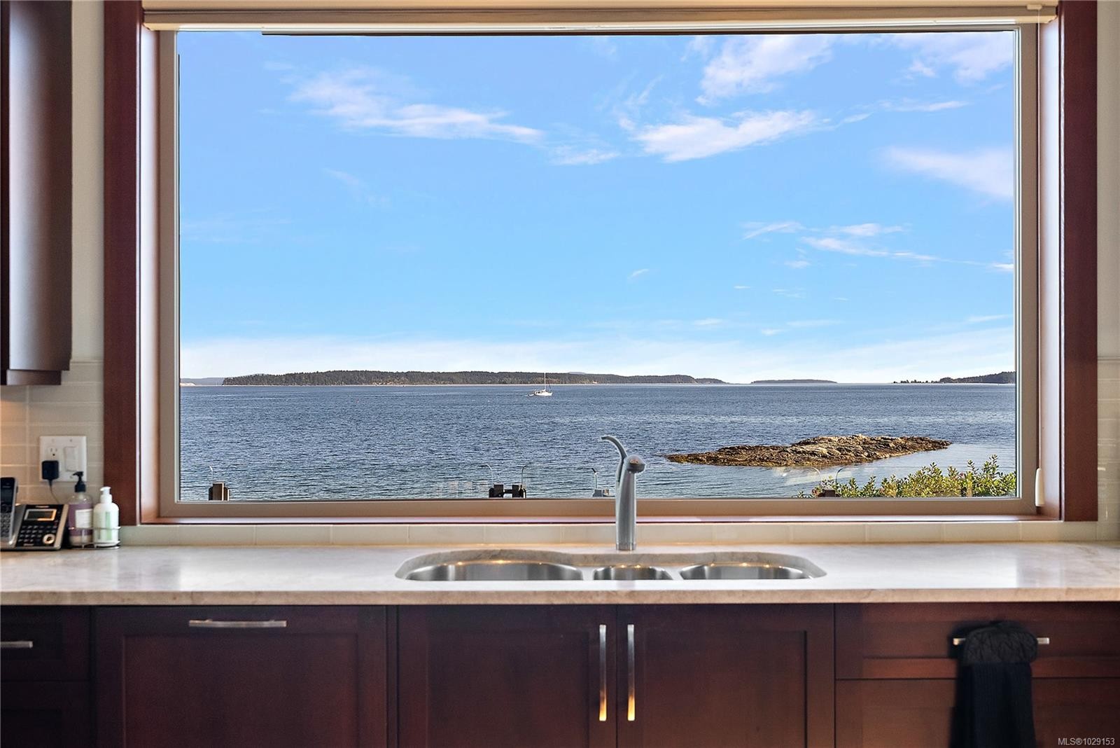 10206 Surfside Pl, Sidney, BC