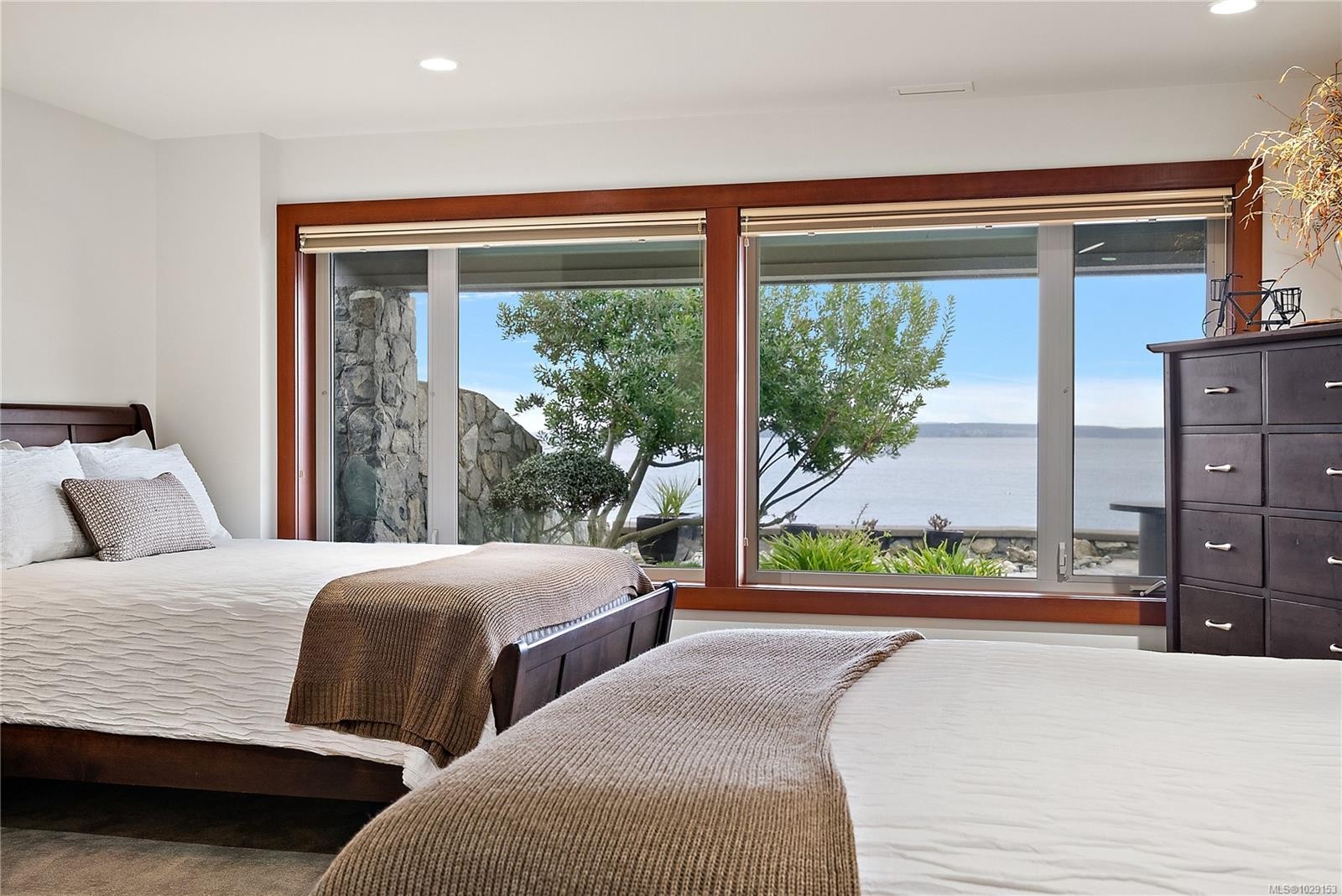 10206 Surfside Pl, Sidney, BC