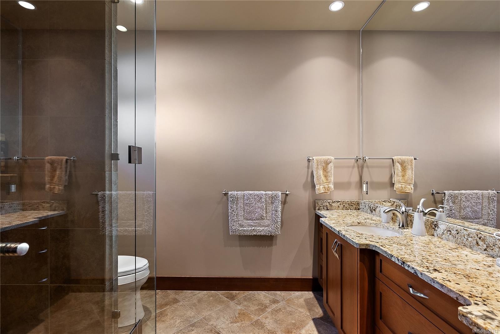 10206 Surfside Pl, Sidney, BC