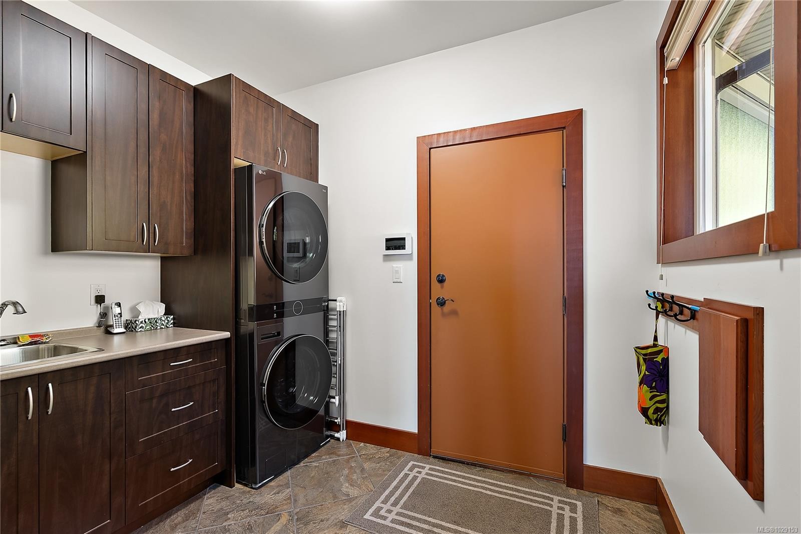 10206 Surfside Pl, Sidney, BC