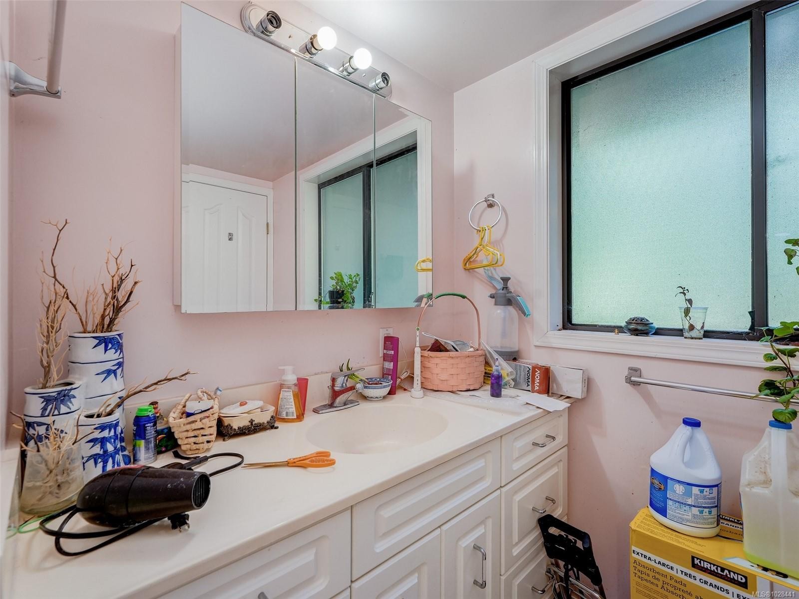 2042 Glenidle Rd, Sooke, BC
