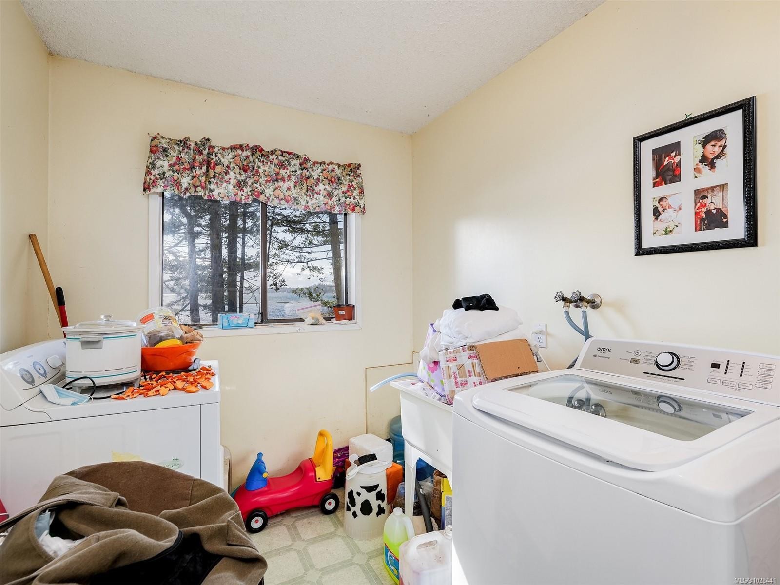 2042 Glenidle Rd, Sooke, BC
