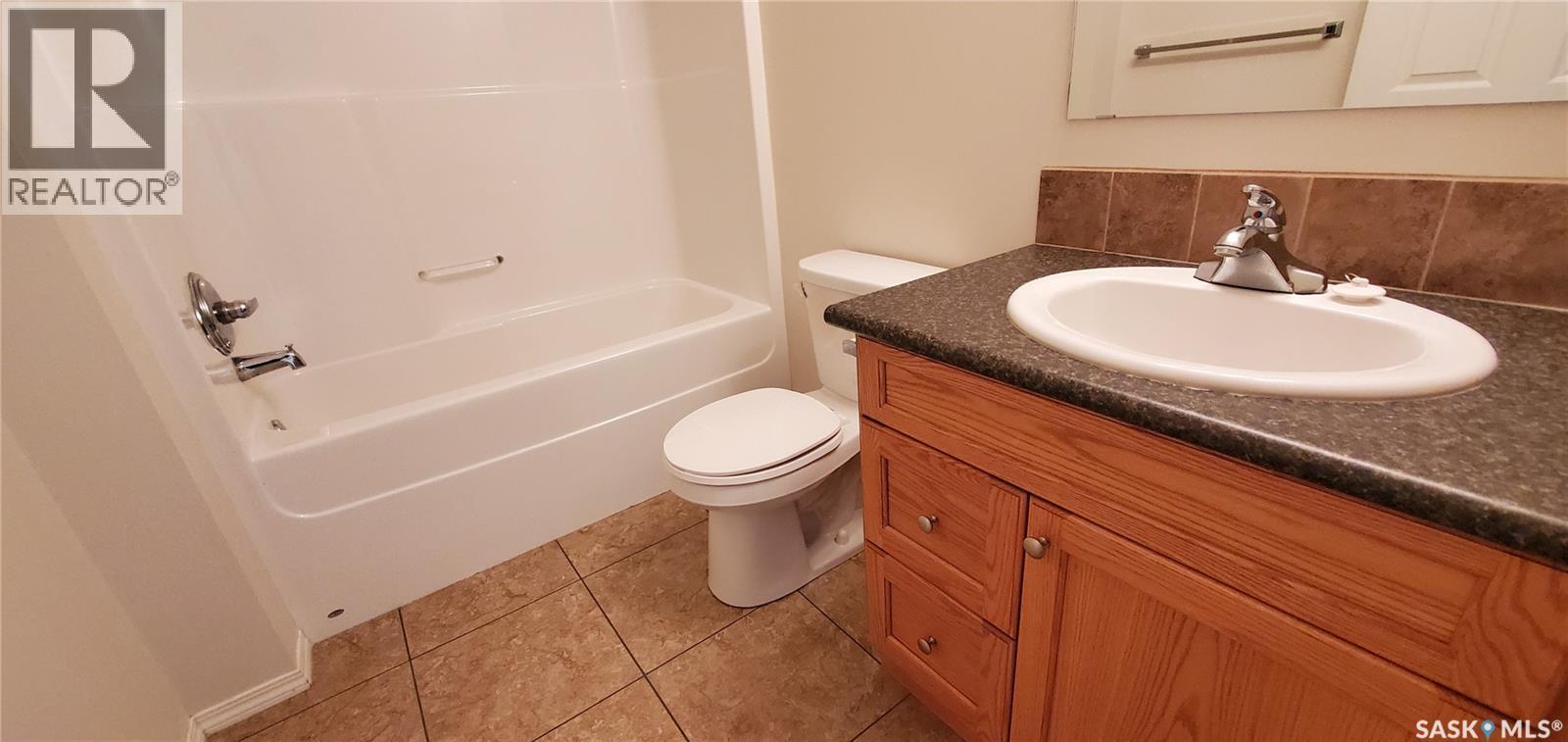41 1275 South Railway Street E, Swift Current, SK - Indoor Photo Showing Bathroom