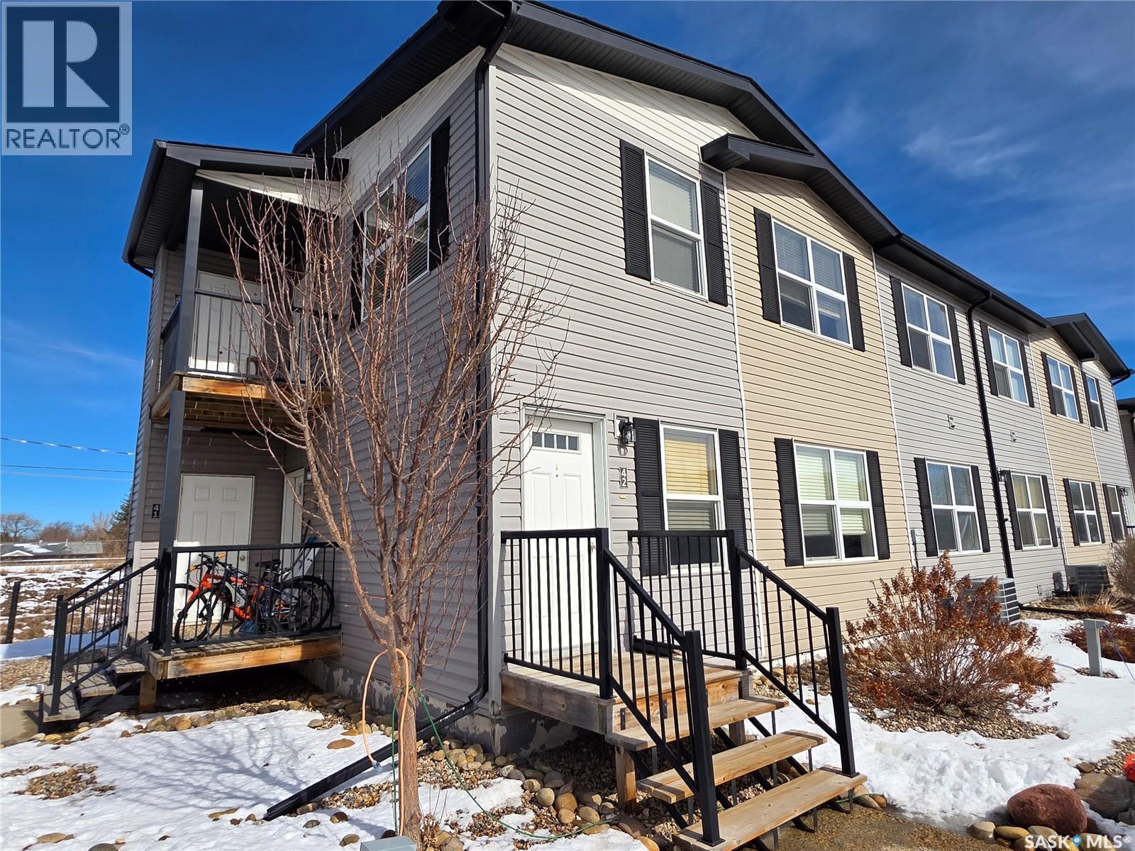 41 1275 South Railway Street E, Swift Current, SK - Outdoor With Deck Patio Veranda