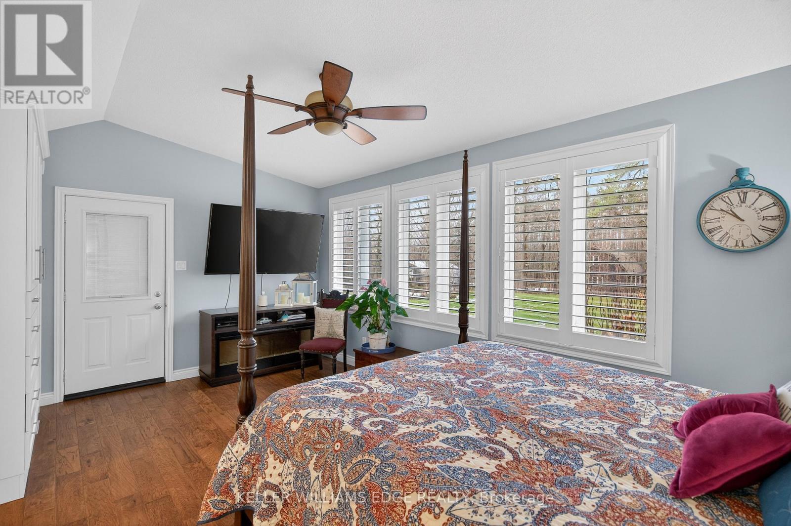 484 11Th Concession Road E, Hamilton, ON - Indoor Photo Showing Bedroom