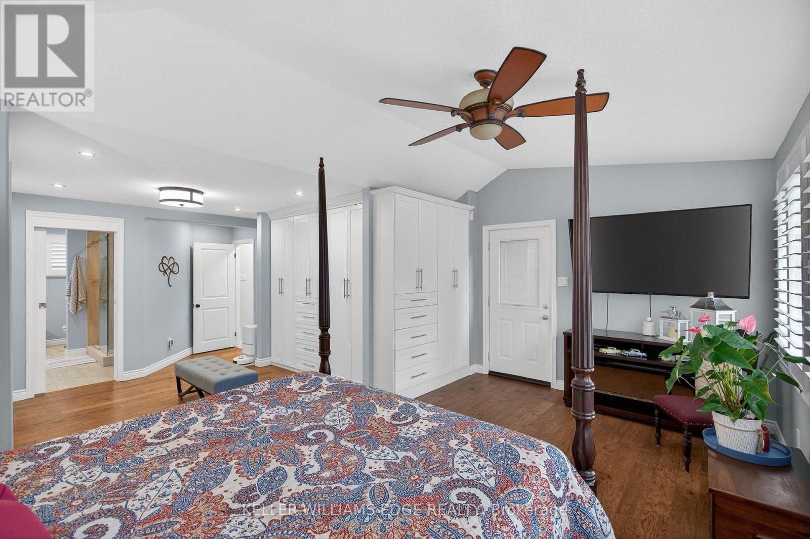 484 11Th Concession Road E, Hamilton, ON - Indoor Photo Showing Bedroom