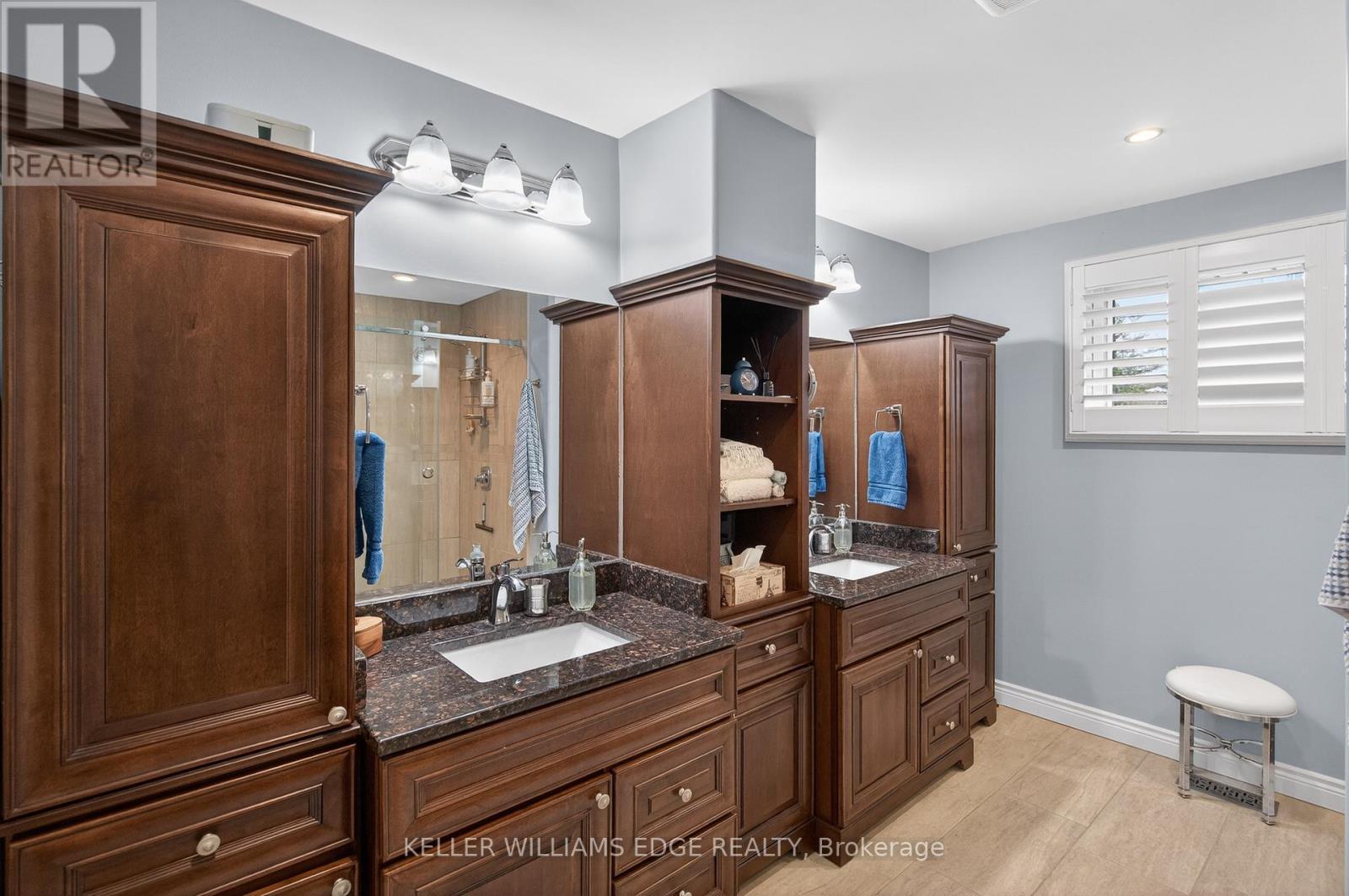 484 11Th Concession Road E, Hamilton, ON - Indoor Photo Showing Bathroom