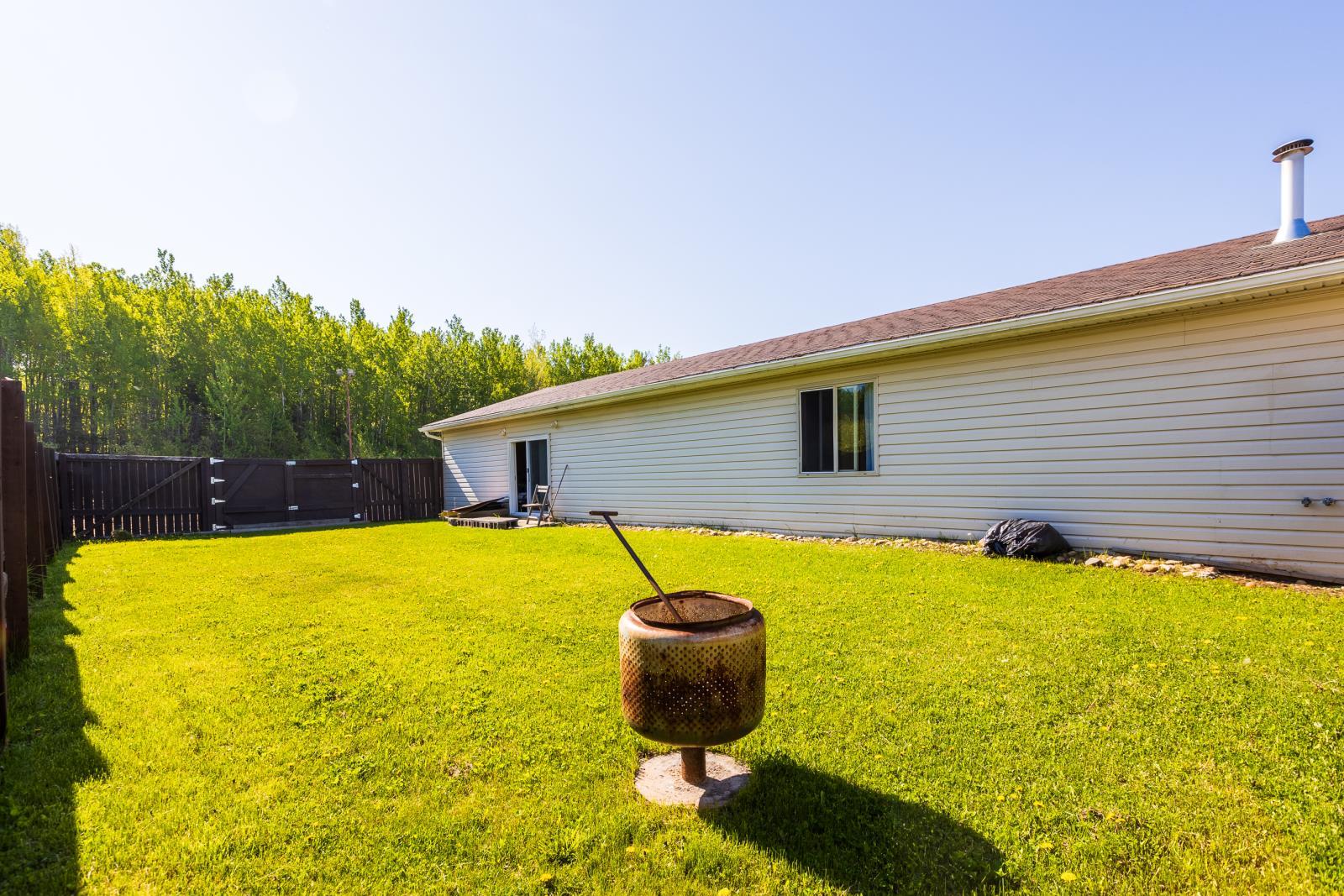 4000 Ab-813, Calling Lake, AB