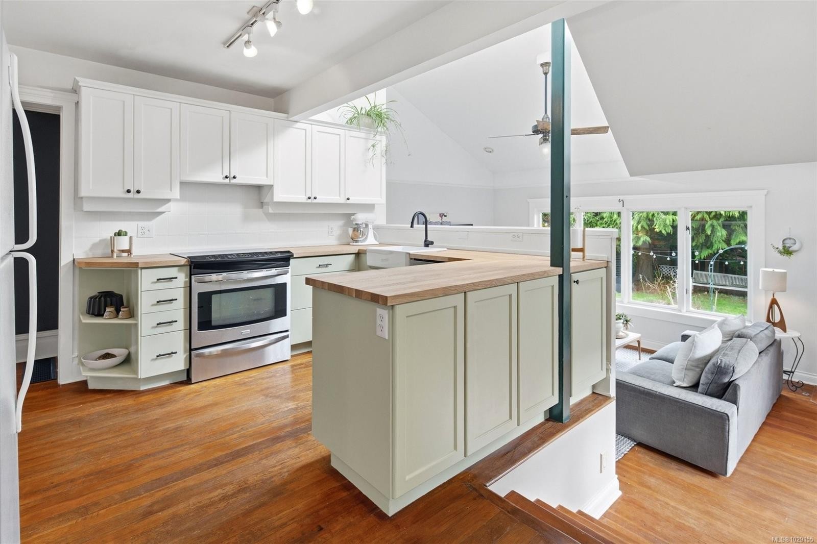 2353 Windsor Rd, Oak Bay, BC
