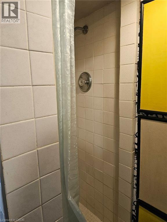 Basement bathroom shower - 49 Dietz Avenue S, Waterloo, ON - Indoor Photo Showing Bathroom