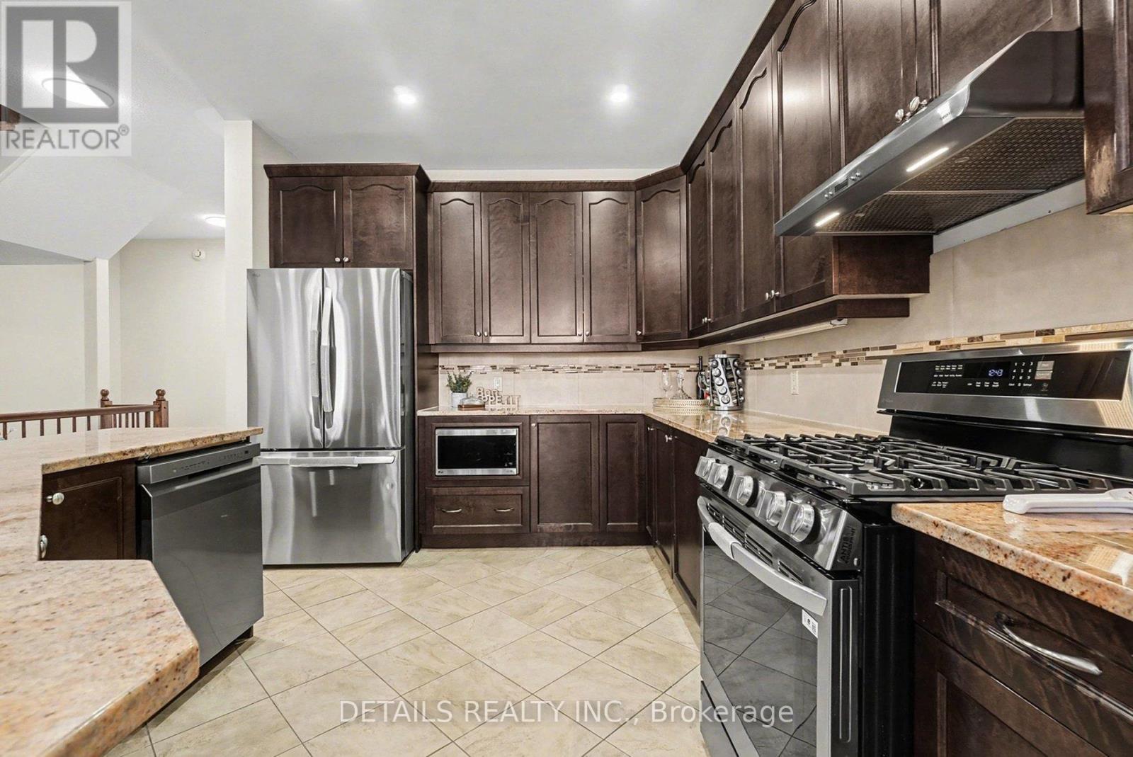 112 Whispering Winds Way, Ottawa, ON - Indoor Photo Showing Kitchen With Stainless Steel Kitchen With Upgraded Kitchen