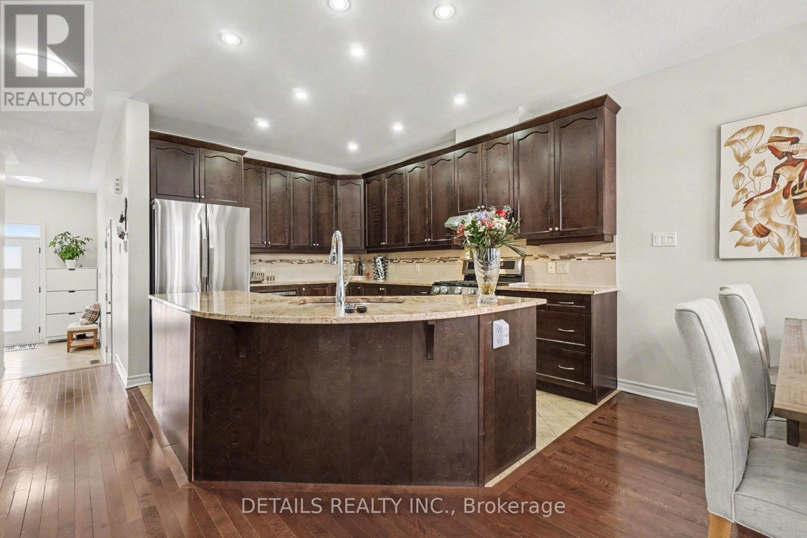 112 Whispering Winds Way, Ottawa, ON - Indoor Photo Showing Kitchen With Upgraded Kitchen