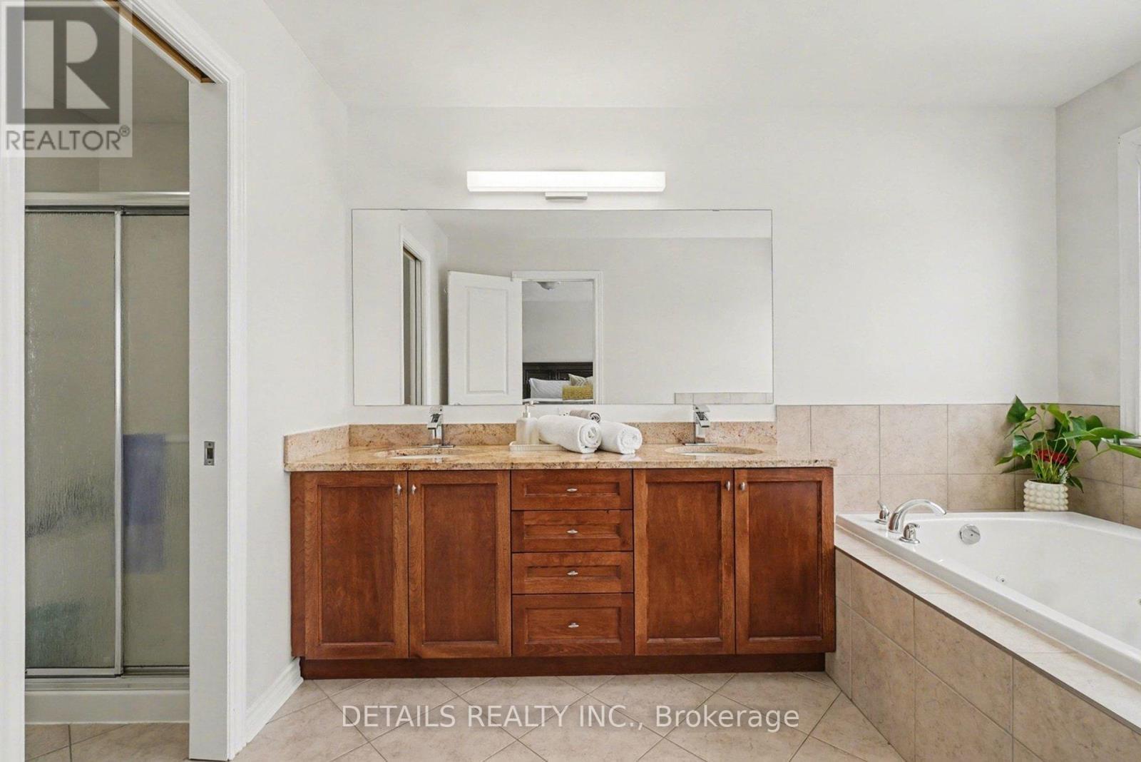 112 Whispering Winds Way, Ottawa, ON - Indoor Photo Showing Bathroom