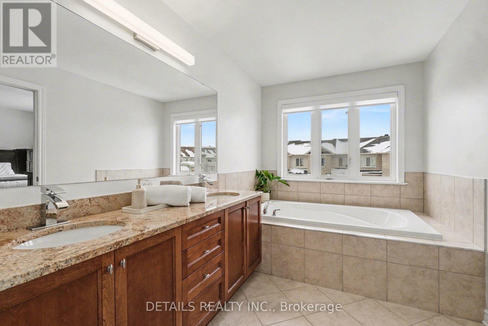 112 Whispering Winds Way, Ottawa, ON - Indoor Photo Showing Bathroom