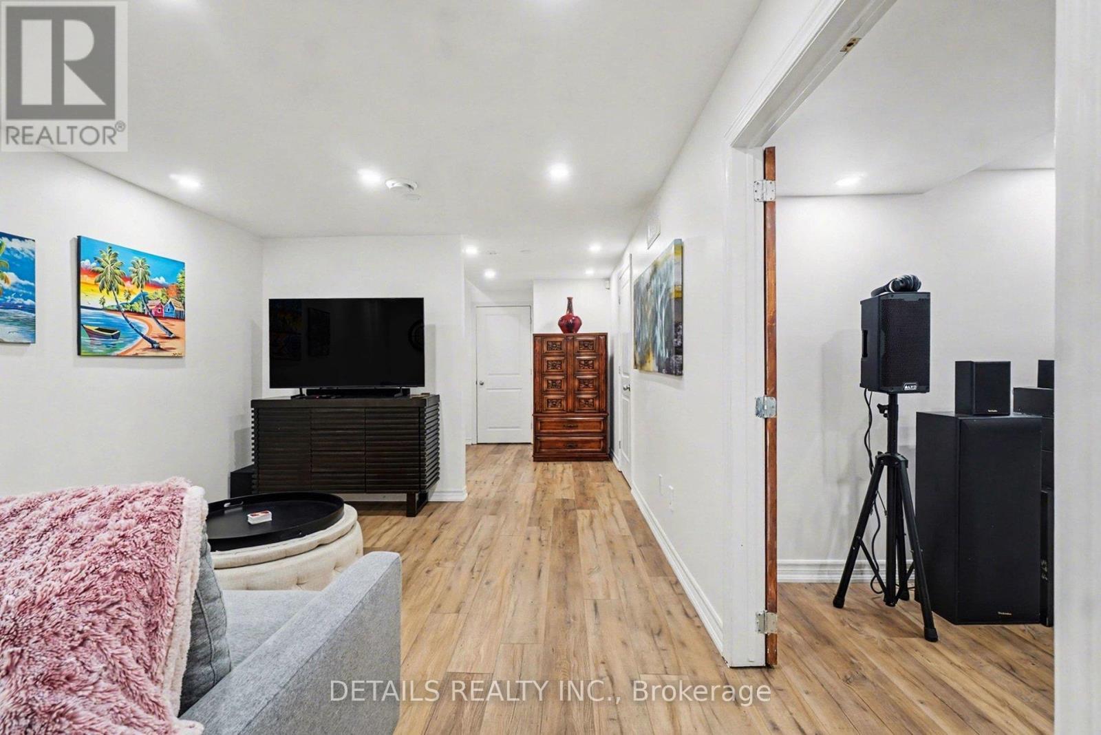 112 Whispering Winds Way, Ottawa, ON - Indoor Photo Showing Other Room