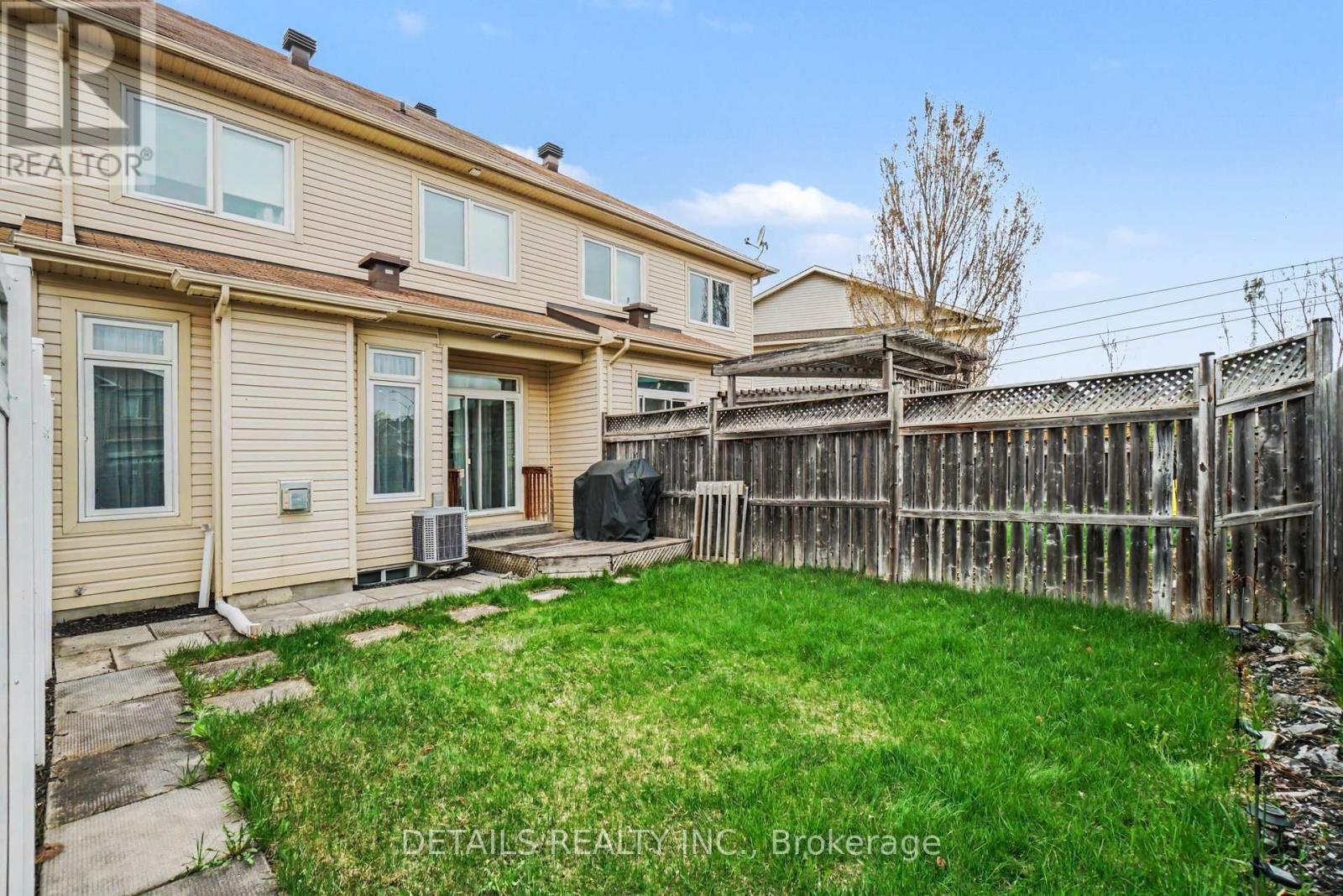 112 Whispering Winds Way, Ottawa, ON - Outdoor