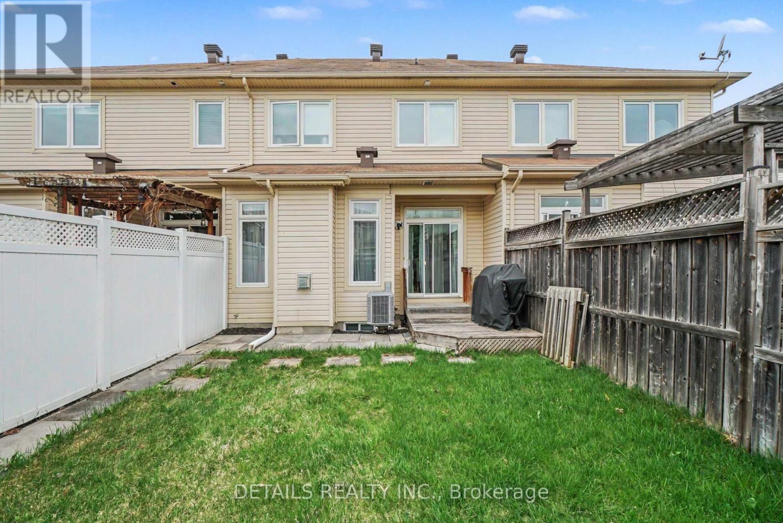 112 Whispering Winds Way, Ottawa, ON - Outdoor With Exterior