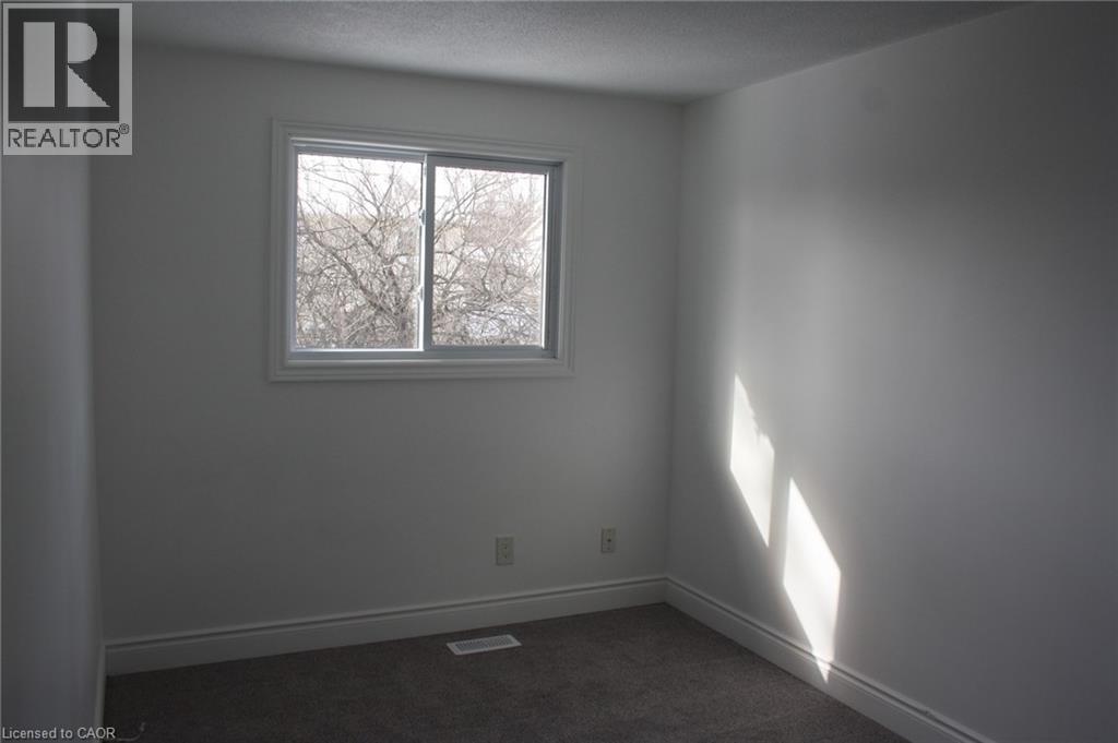 144 Sekura Crescent, Cambridge, ON - Indoor Photo Showing Other Room