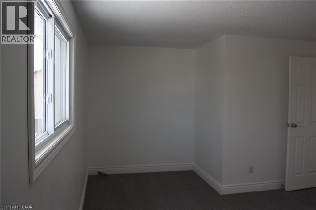 144 Sekura Crescent, Cambridge, ON - Indoor Photo Showing Other Room