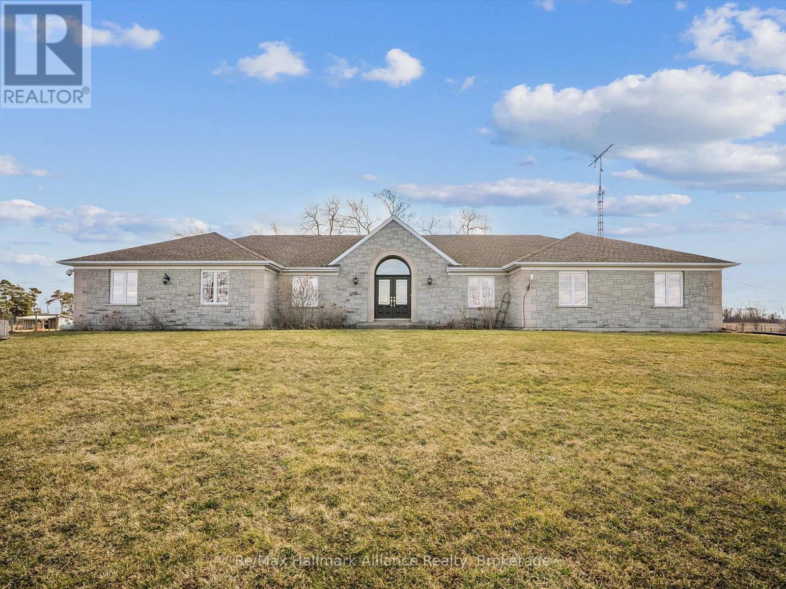 232 Eighth Road E, Hamilton, ON