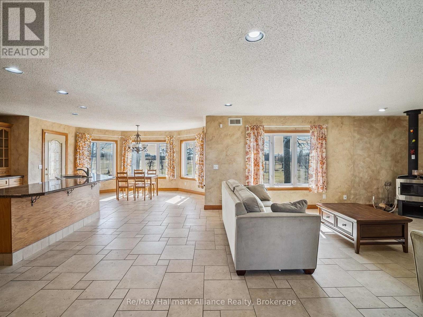 232 Eighth Road E, Hamilton, ON