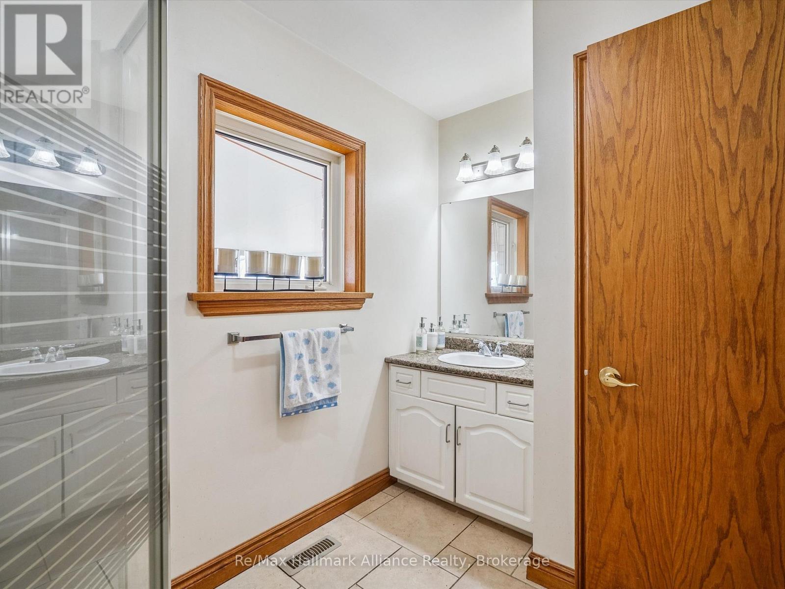 232 Eighth Road E, Hamilton, ON