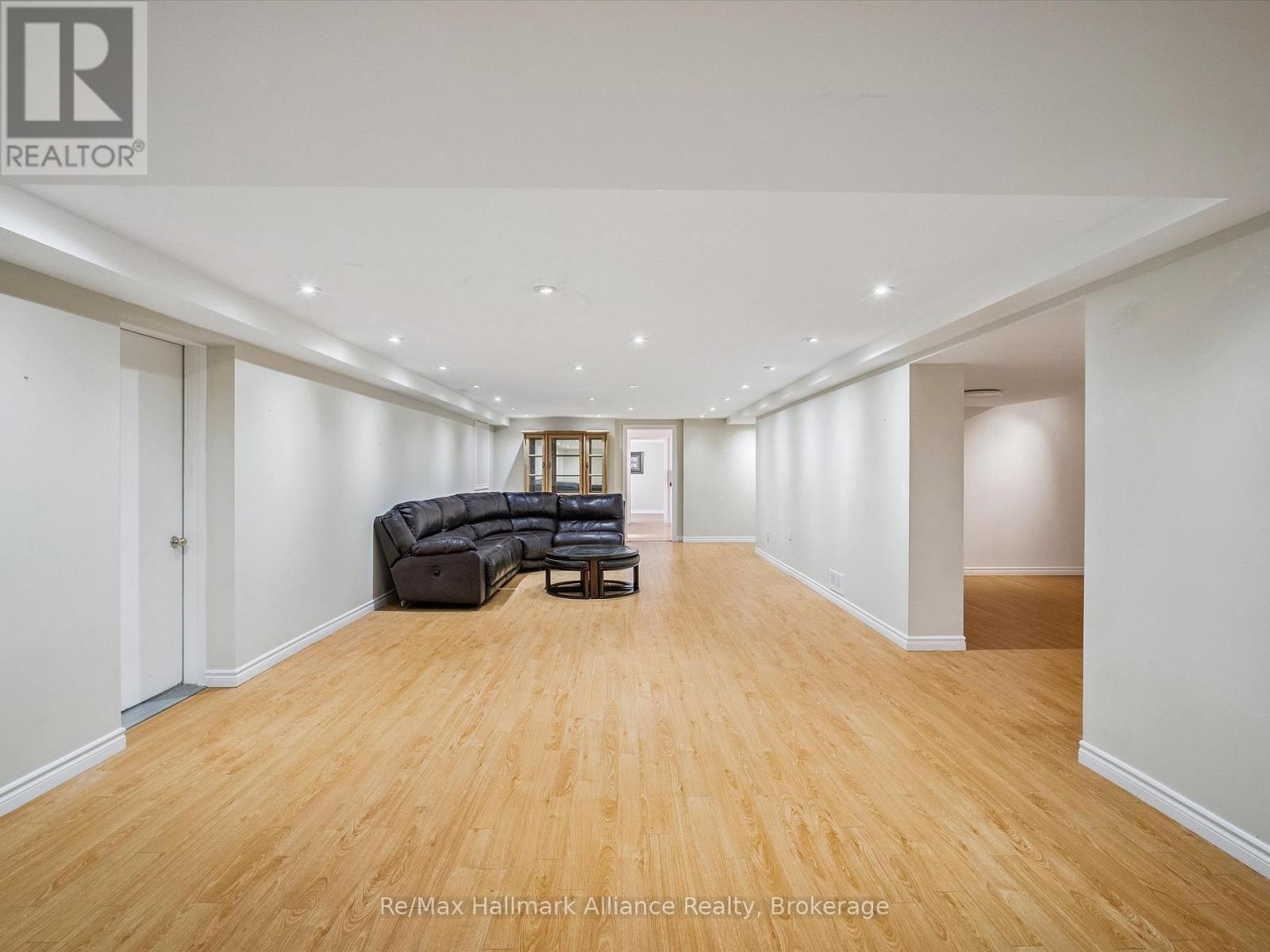 232 Eighth Road E, Hamilton, ON