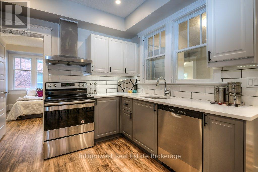 54 Park Street, Kitchener, ON - Indoor Photo Showing Kitchen