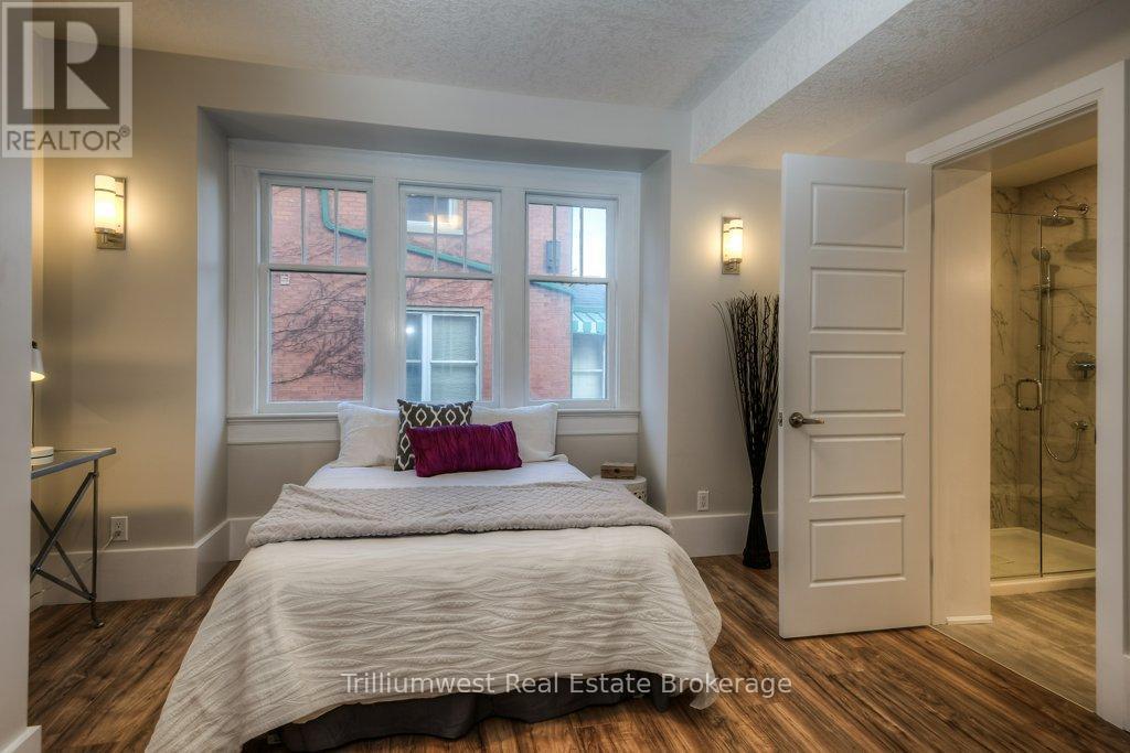 54 Park Street, Kitchener, ON - Indoor Photo Showing Bedroom