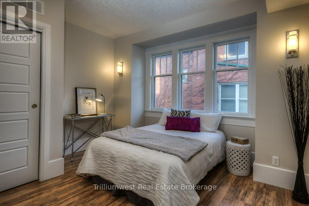 54 Park Street, Kitchener, ON - Indoor Photo Showing Bedroom