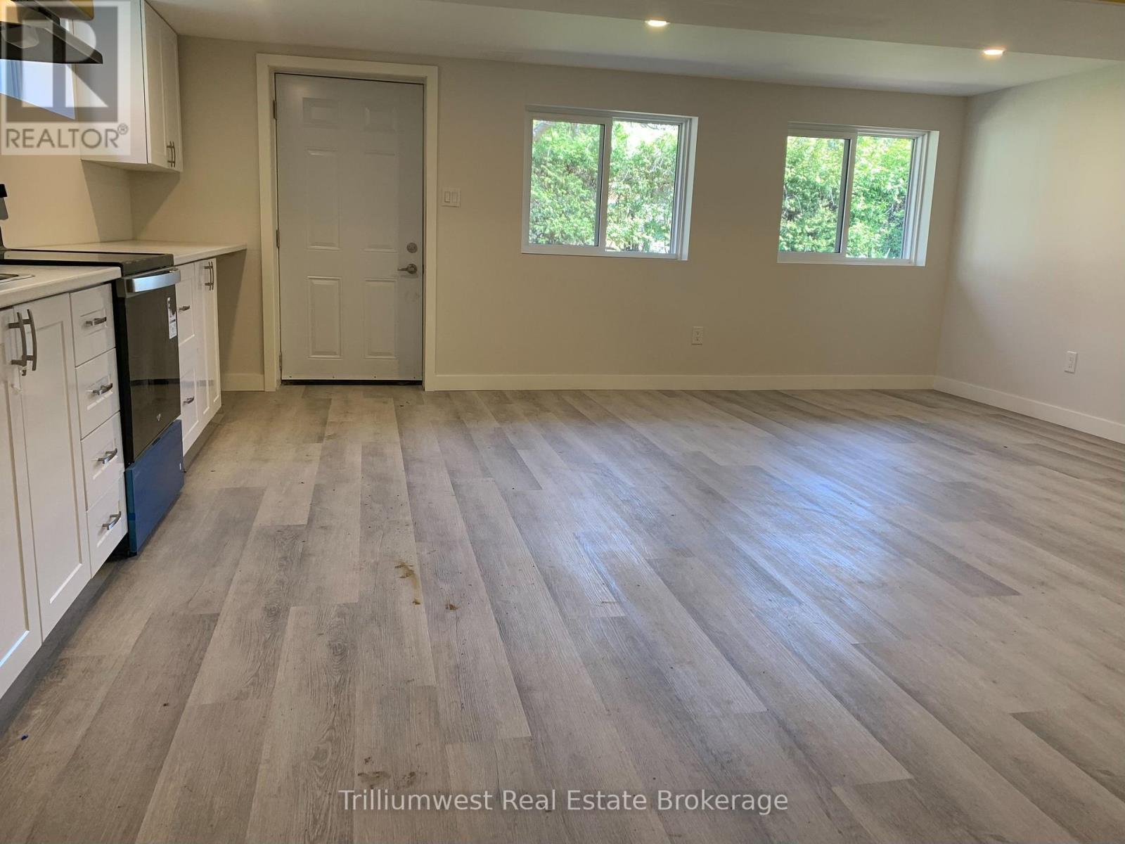 Uni C - 54 Park Street, Kitchener, ON - Indoor