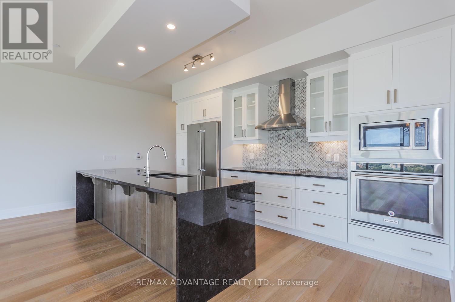 2701 - 505 Talbot Street, London East (East F), ON - Indoor Photo Showing Kitchen With Upgraded Kitchen