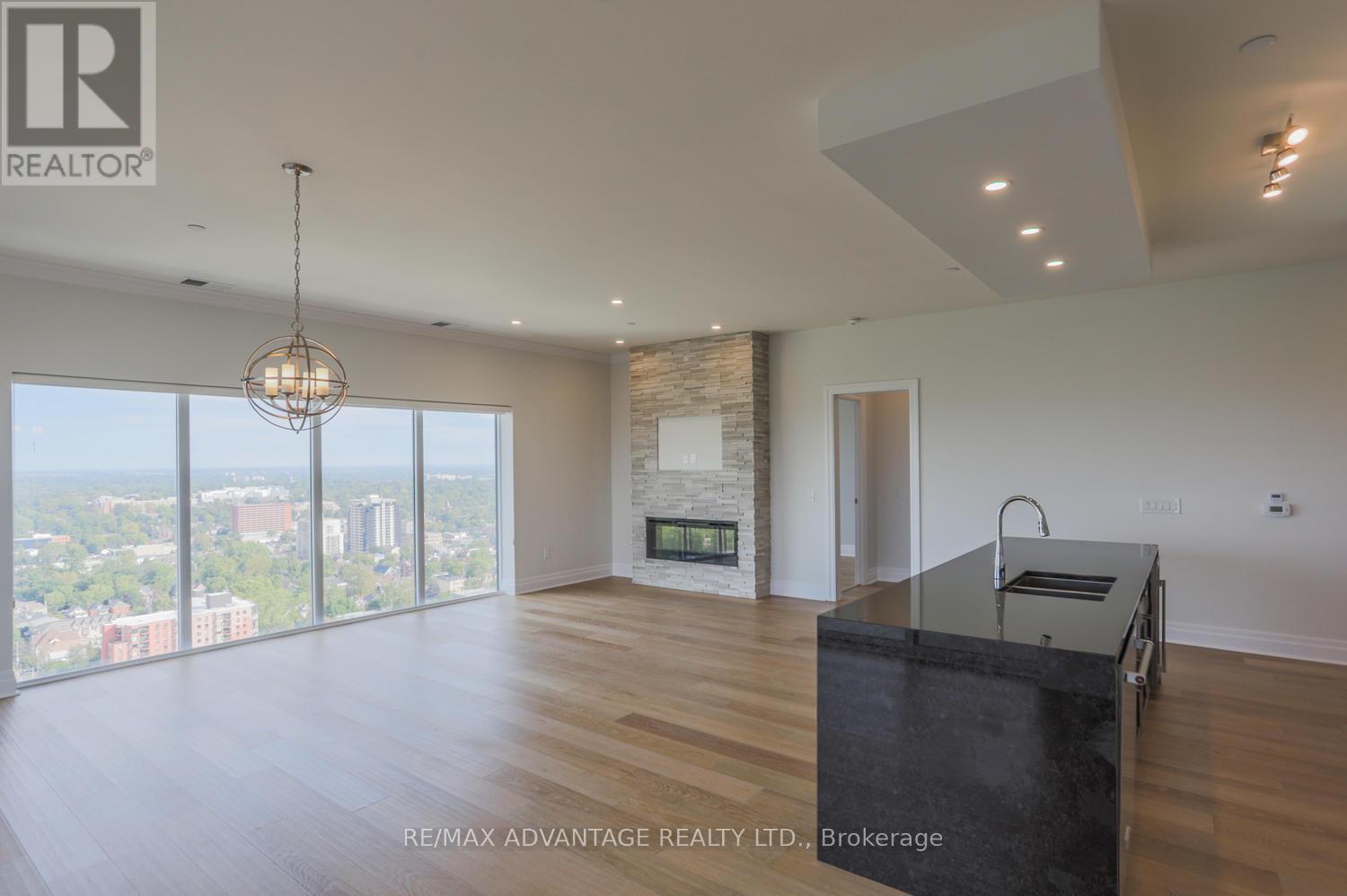2701 - 505 Talbot Street, London East (East F), ON - Indoor With Fireplace