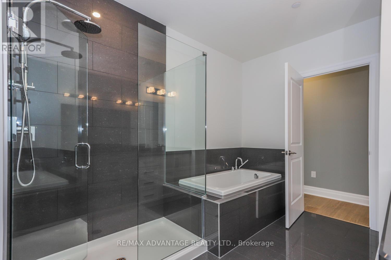 2701 - 505 Talbot Street, London East (East F), ON - Indoor Photo Showing Bathroom