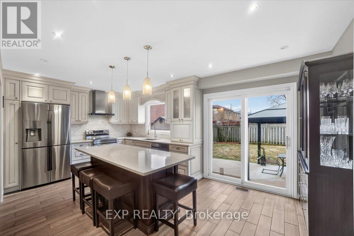 Kitchen - 3440 Redmond Road, Mississauga, ON - Indoor Photo Showing Kitchen With Upgraded Kitchen