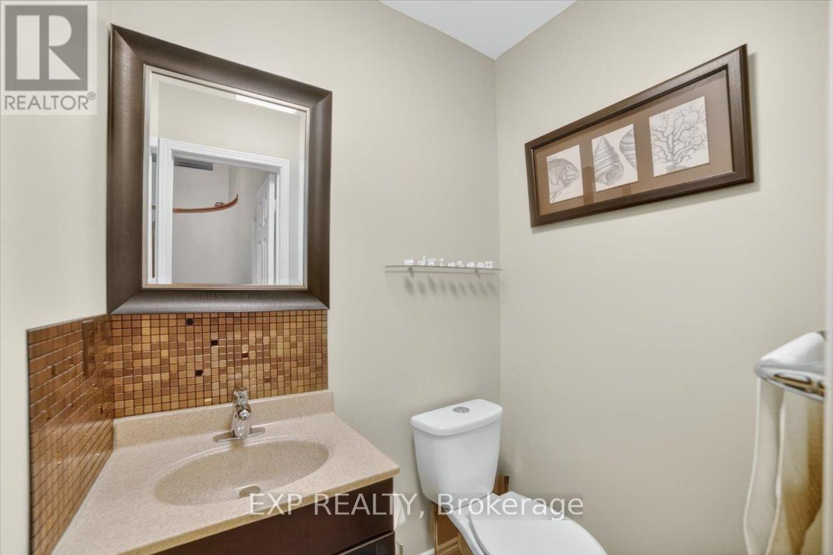 2pc bathroom - main floor - 3440 Redmond Road, Mississauga, ON - Indoor Photo Showing Bathroom