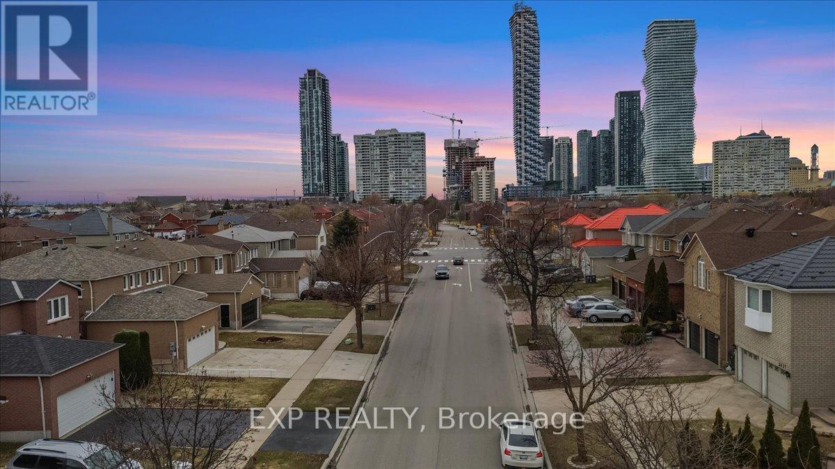 close proximity to City Center - 3440 Redmond Road, Mississauga, ON - Outdoor