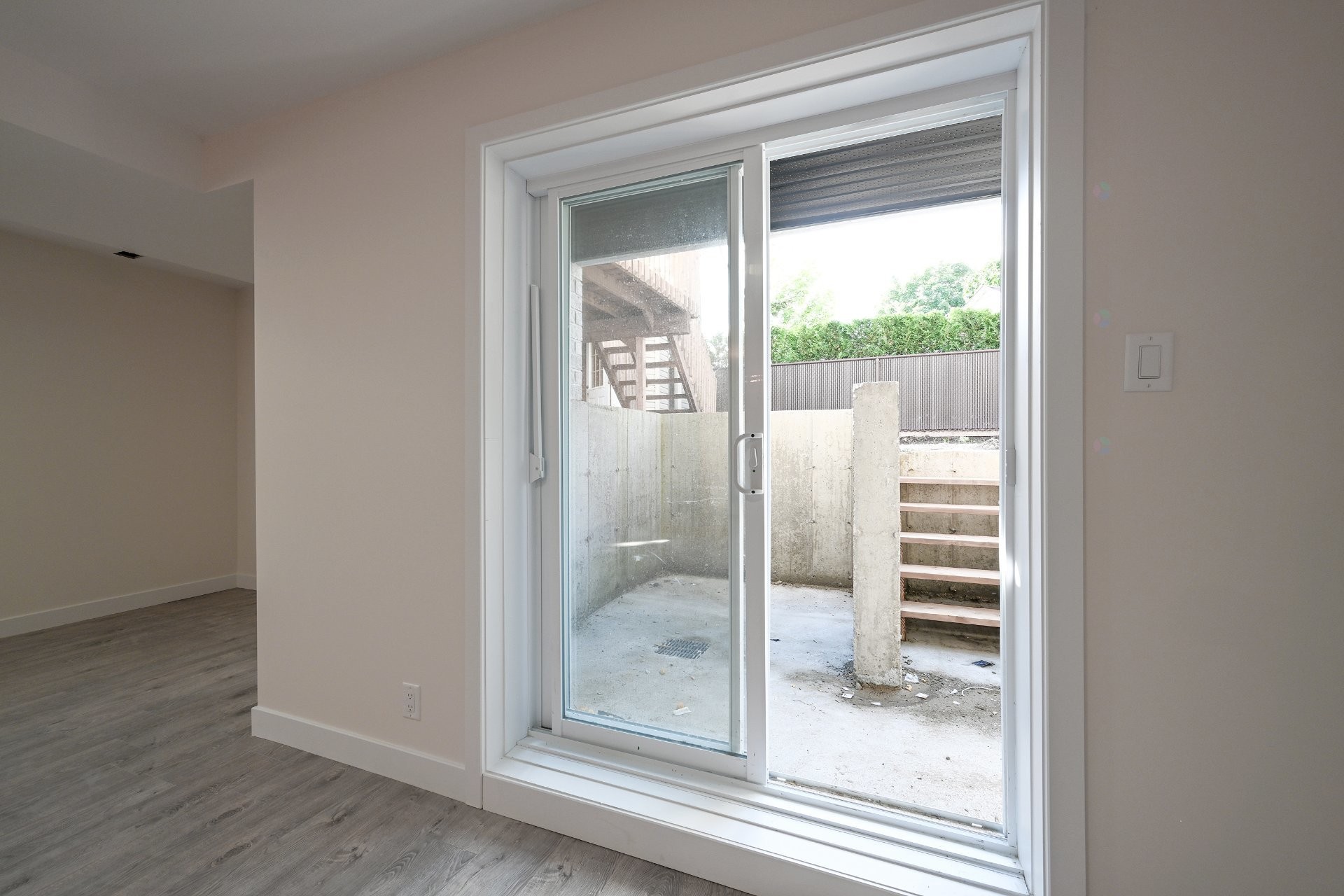 Veranda - 3940 Rue Adélaïde, Longueuil (Saint-Hubert), QC - Indoor Photo Showing Other Room