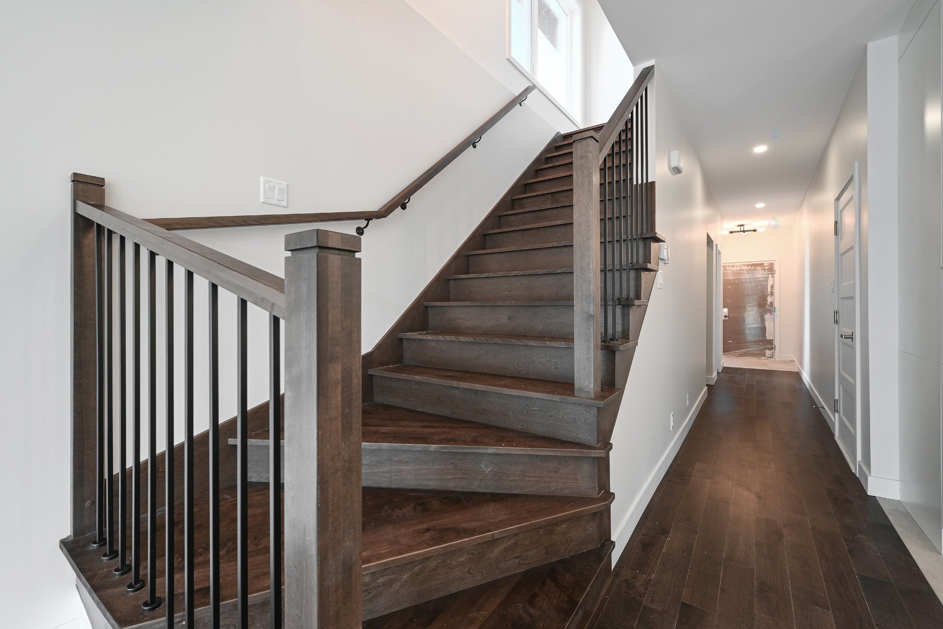 Staircase - 3940 Rue Adélaïde, Longueuil (Saint-Hubert), QC - Indoor Photo Showing Other Room