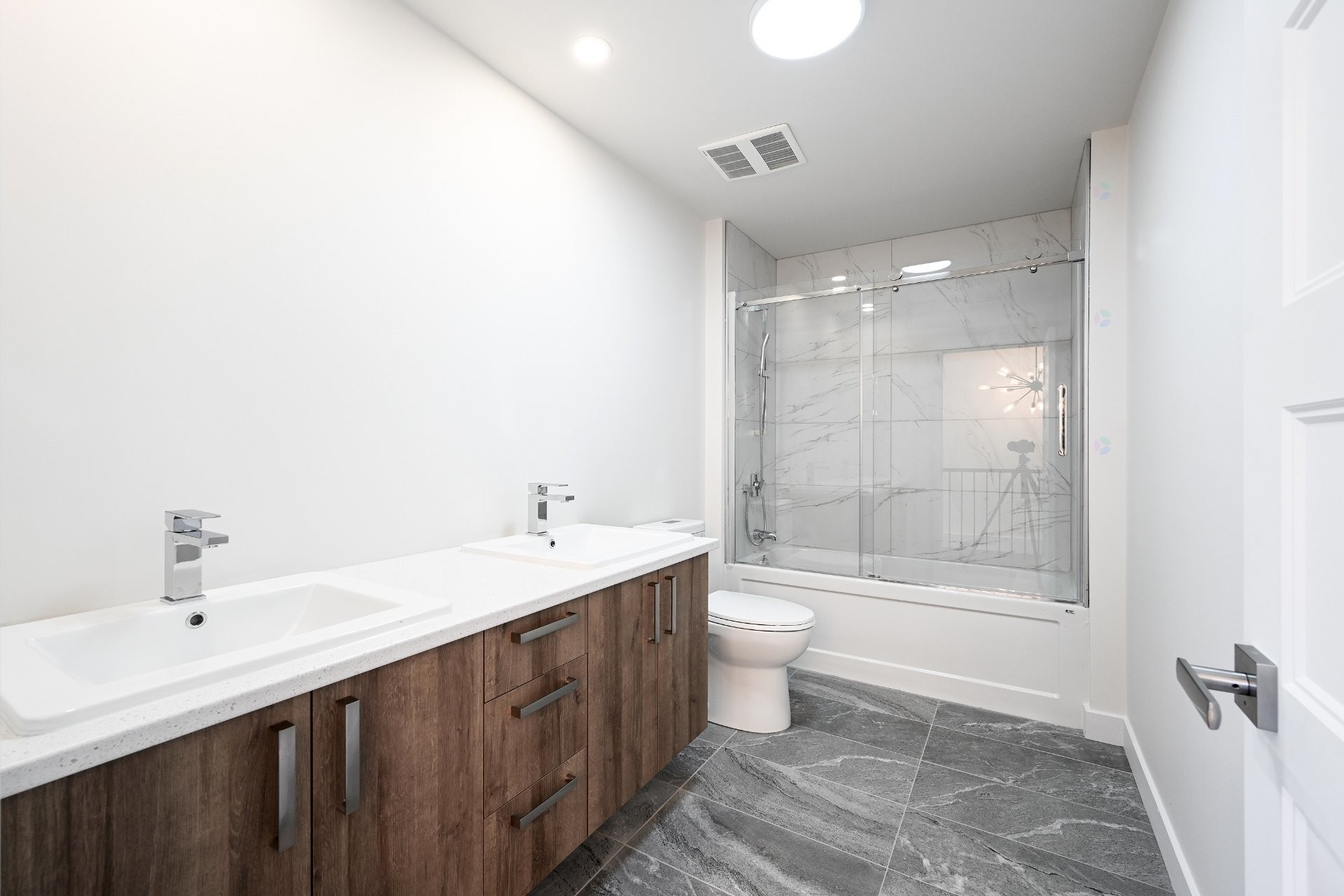 Powder room - 3940 Rue Adélaïde, Longueuil (Saint-Hubert), QC - Indoor Photo Showing Bathroom