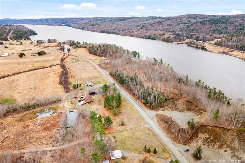 1832 Route 105, Southampton, NB
