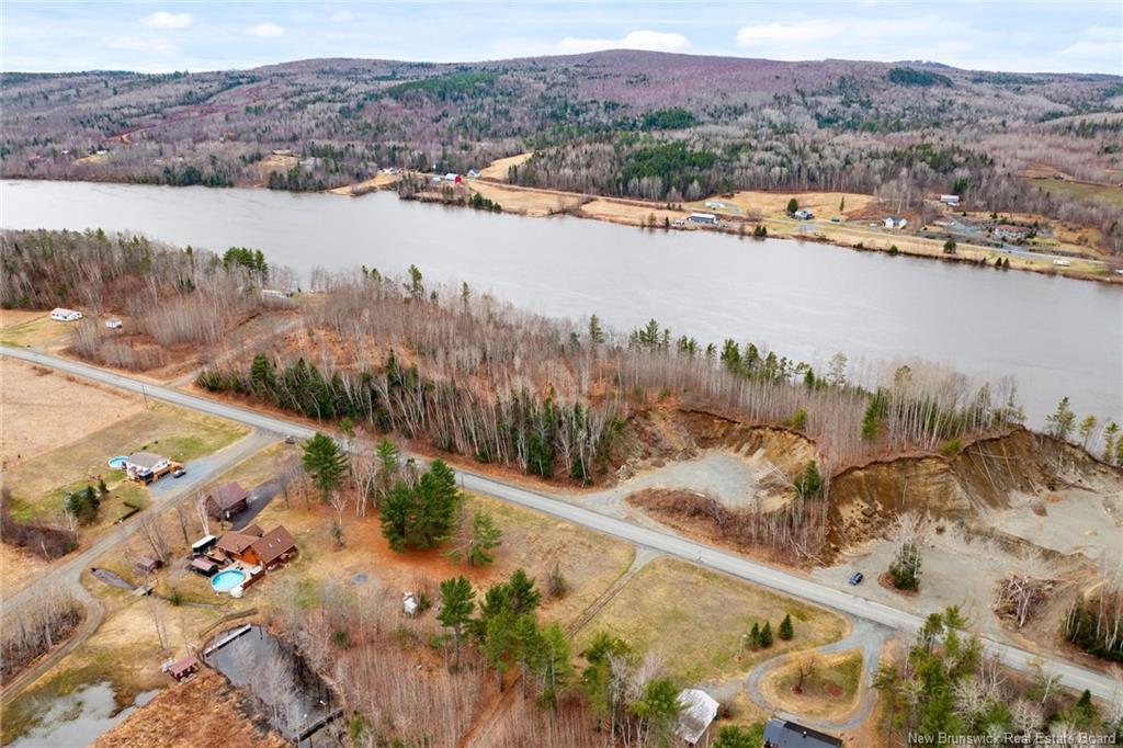 1832 Route 105, Southampton, NB