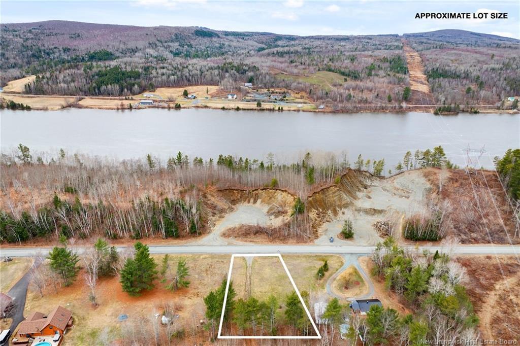 1832 Route 105, Southampton, NB