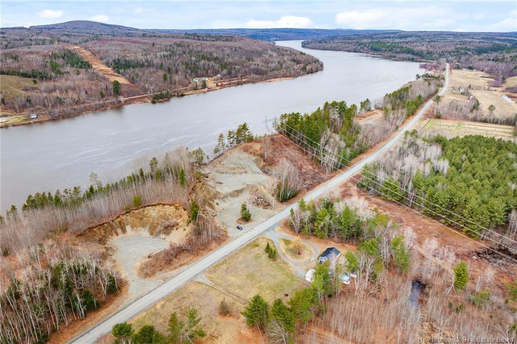 1832 Route 105, Southampton, NB