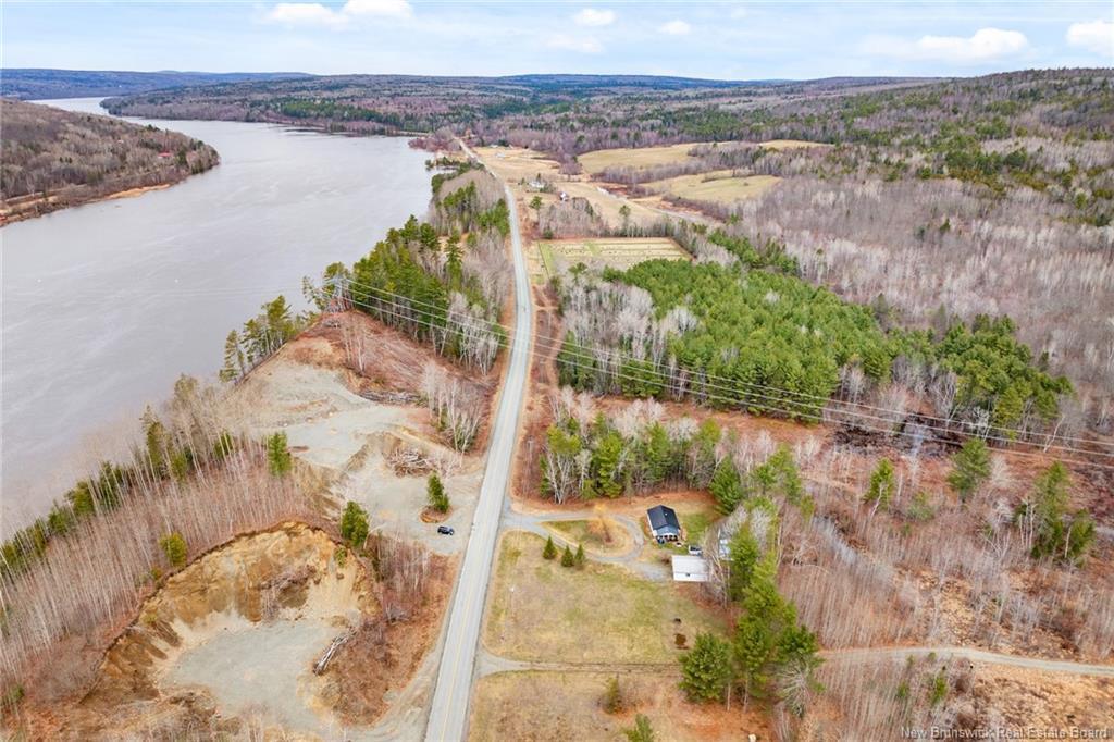1832 Route 105, Southampton, NB
