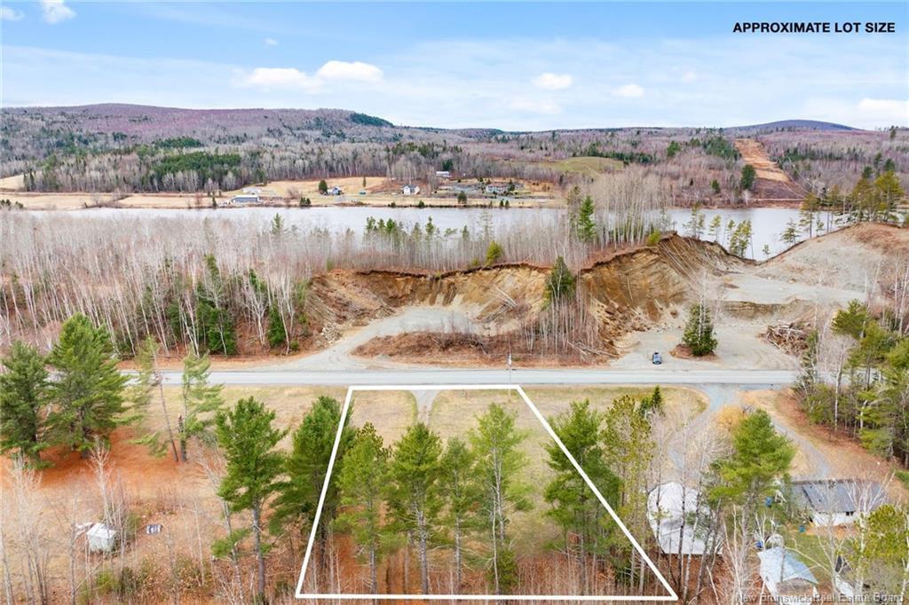 1832 Route 105, Southampton, NB