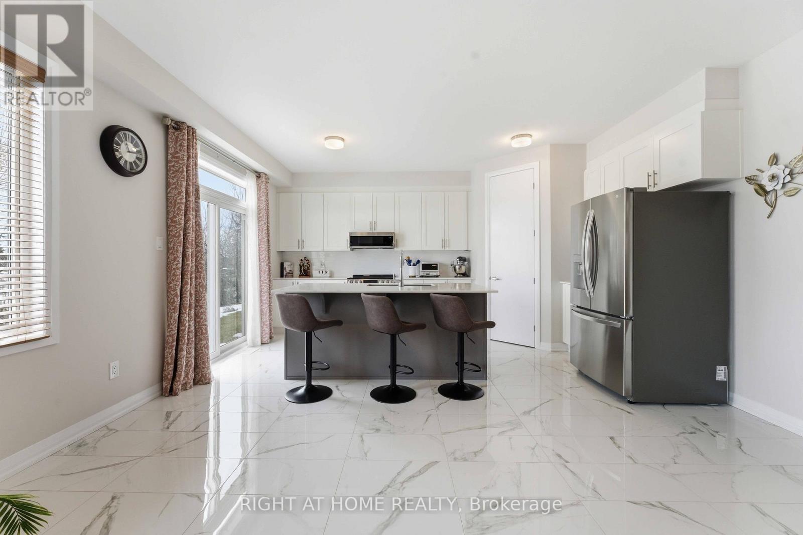 643 Terrier Circle, Ottawa, ON - Indoor Photo Showing Kitchen