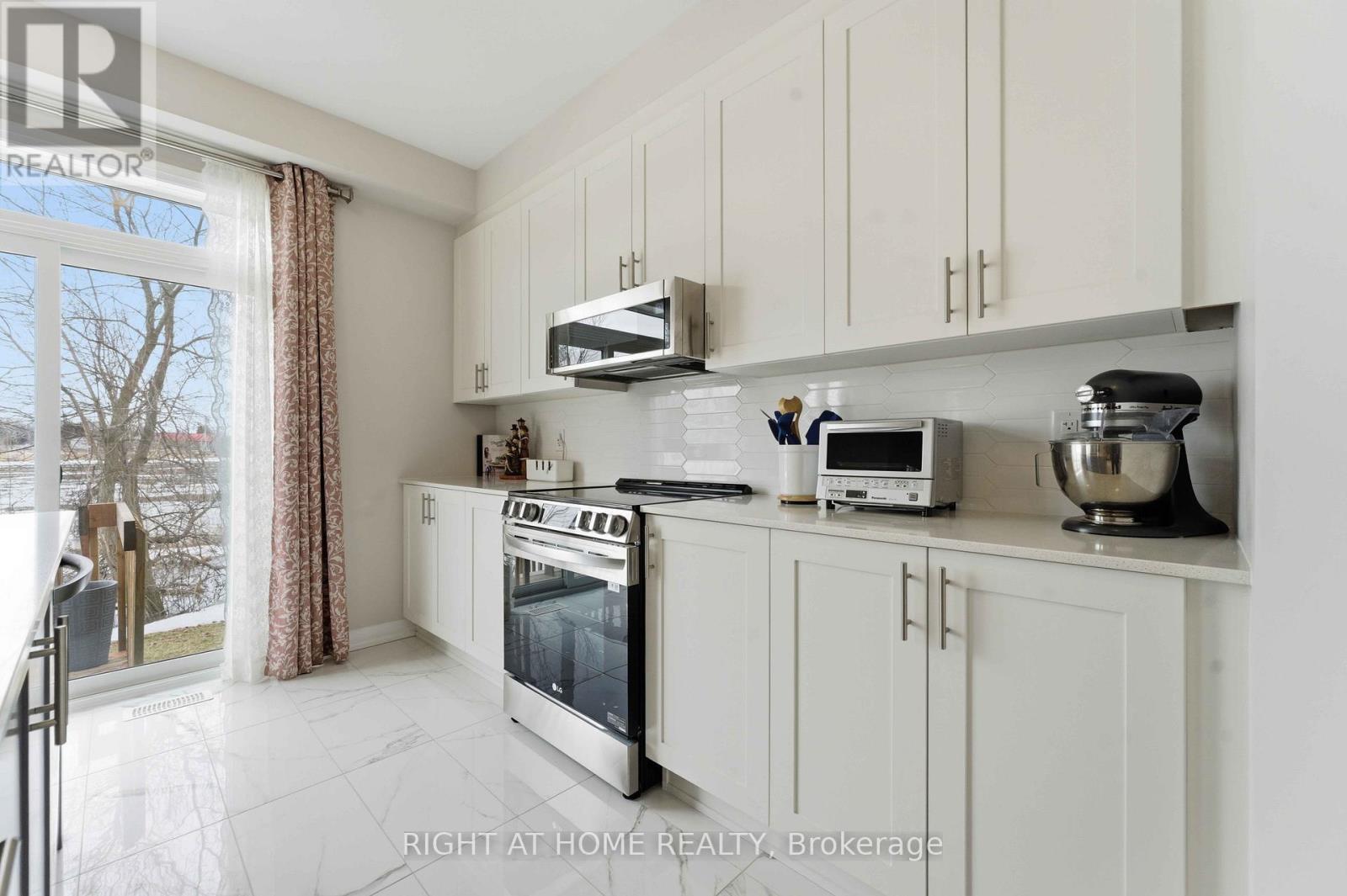 643 Terrier Circle, Ottawa, ON - Indoor Photo Showing Kitchen